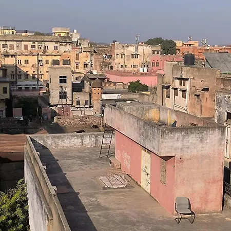 Pink City Backpackers-3